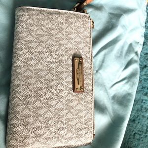Michael Kors Wristlet Wallet
